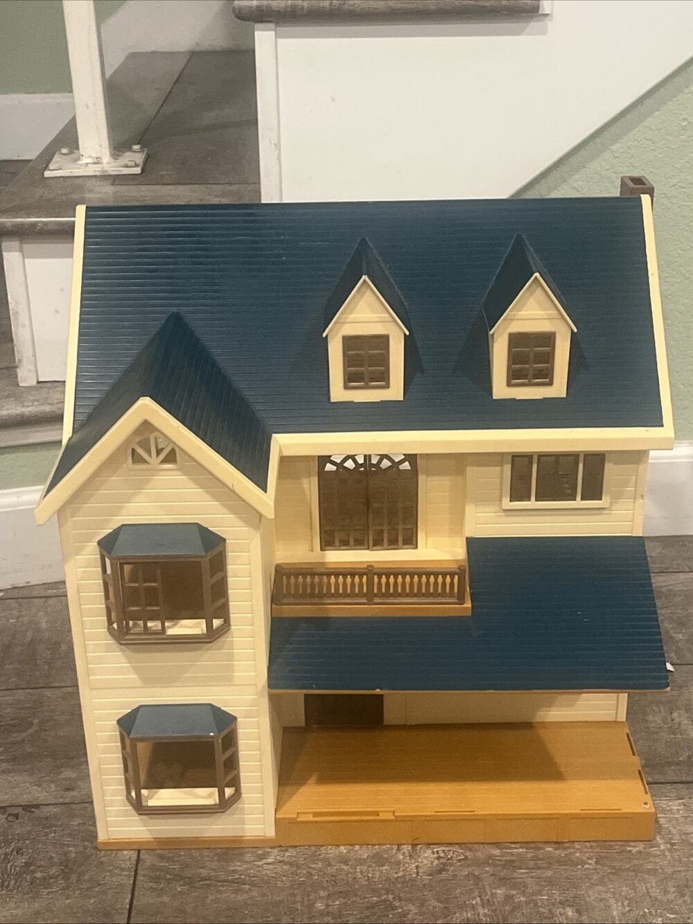 Calico Critters Sylvanian Families House on the Hill Green Roof 3 Story Home
